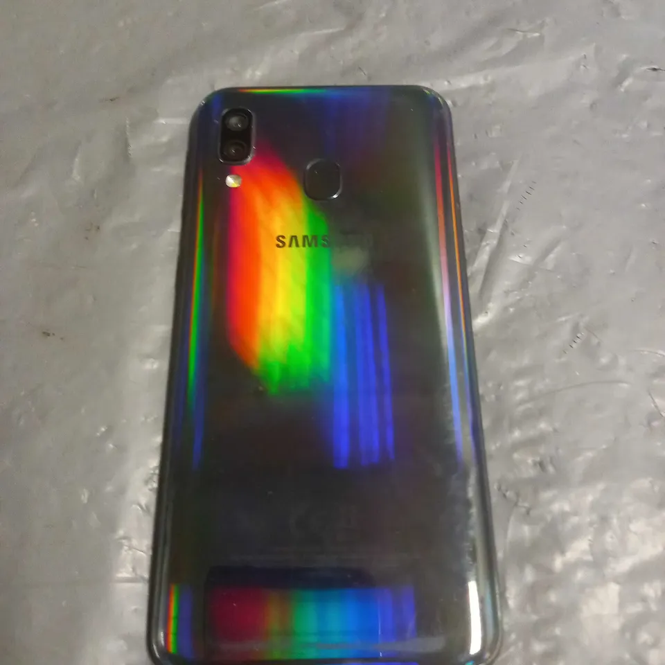SAMSUNG GALAXY A40