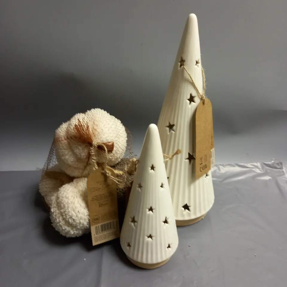 LOT OF APPROX. 12 GEORGE FESTIVE DECORATIONS TO INCLUDE CERAMIC LIGHT UP TREES