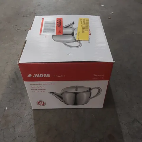 BOXED JUDGE, TRADITIONAL - TEAPOT