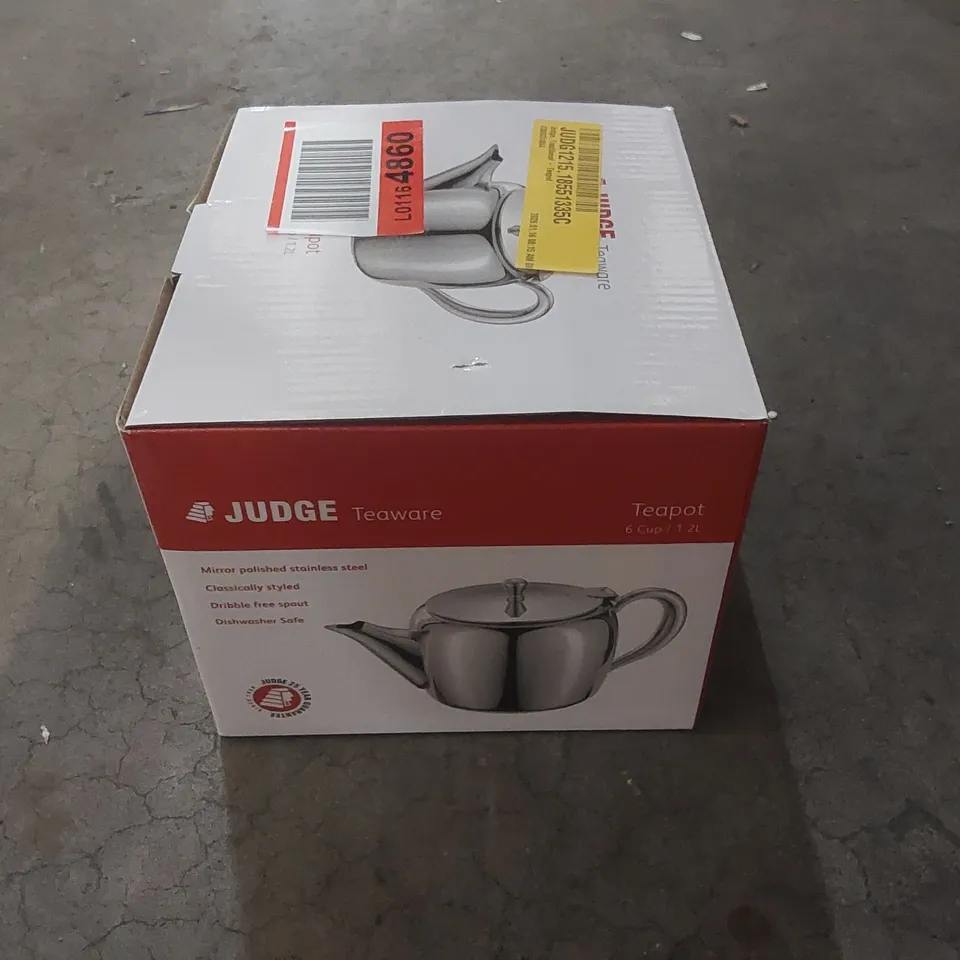 BOXED JUDGE, TRADITIONAL - TEAPOT