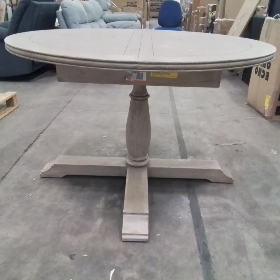 HEIL EXTENDABLE DINING TABLE