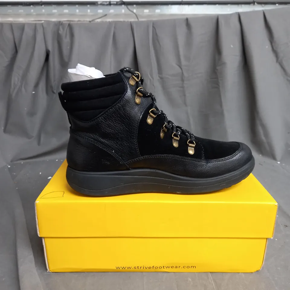 BOXED STRIVE COTSWOLD WATERPROOF LACE-UP WALKING BOOT SIZE 8 