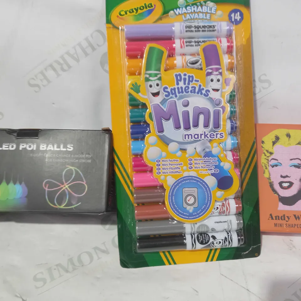 BOX OF APPROXIMATELY 15 ASSORTED TOYS AND GAMES TO INCLUDE ANDY WARHOL MINI SHAPED PUZZLE, CRAYOLA MINI MARKERS, POITOI LED POI BALLS, ETC