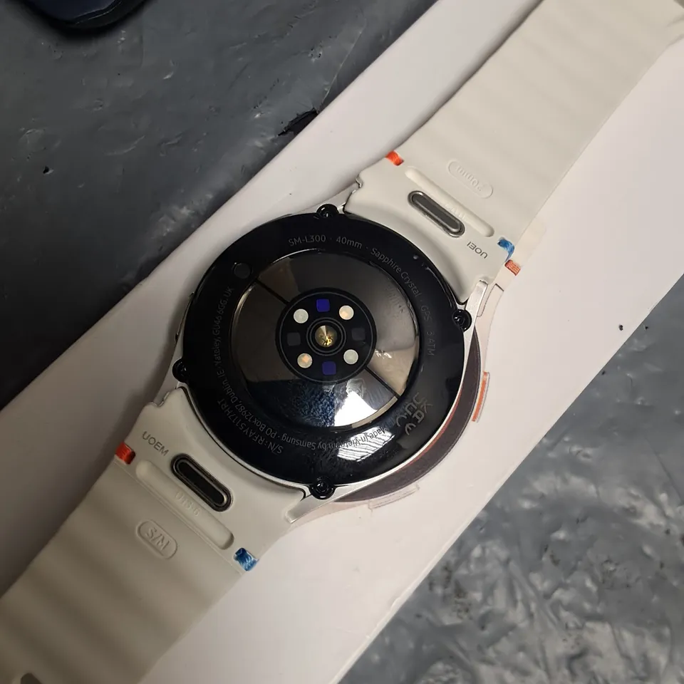 BOXED SAMSUNG GALAXY WATCH 7 IN CREAM - SM-L300