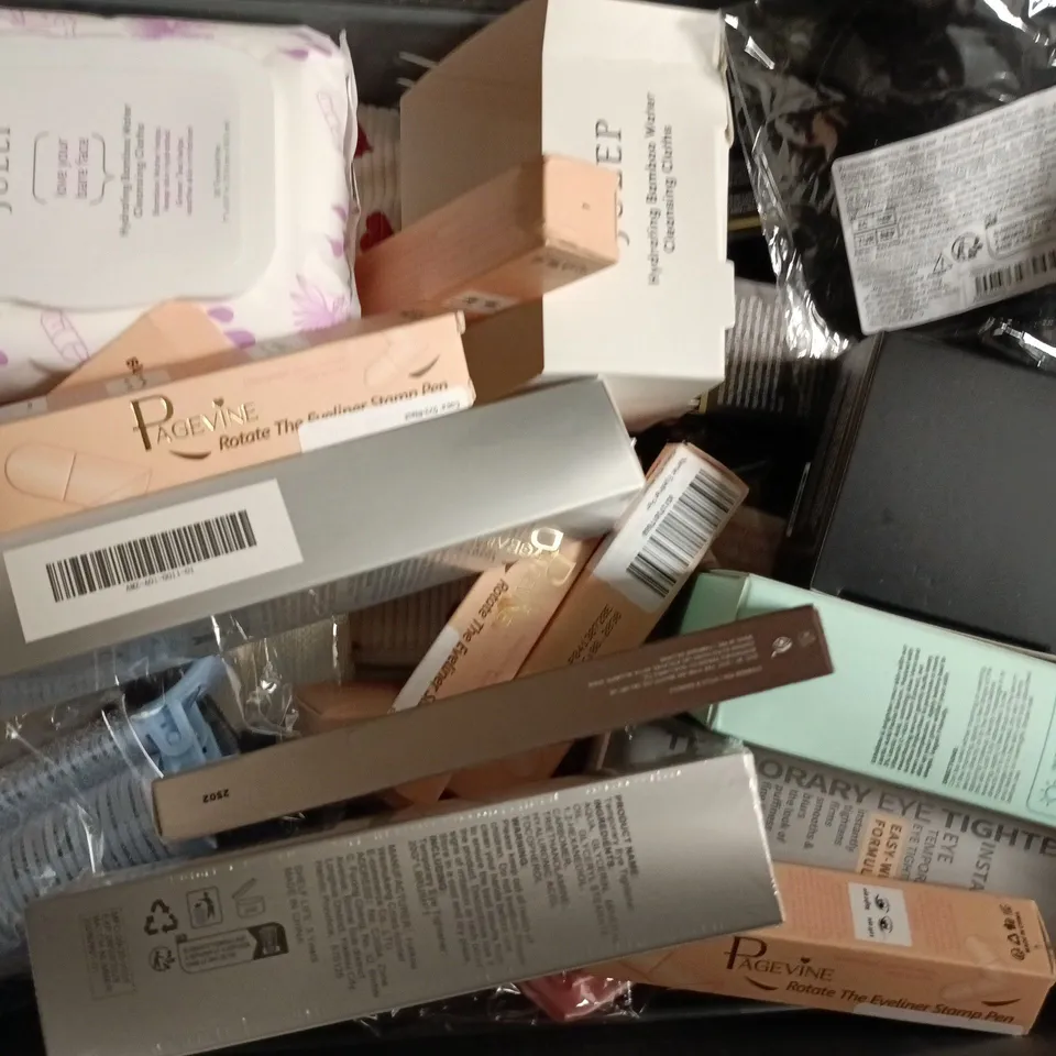 APPROXIMATELY 20 ASSORTED COSMETIC ITEMS TO INCLUDE TEETH WHITENING STRIPS, DOUBLE -SIDED CLEANSING PADS, ETC - COLLECTION ONLY