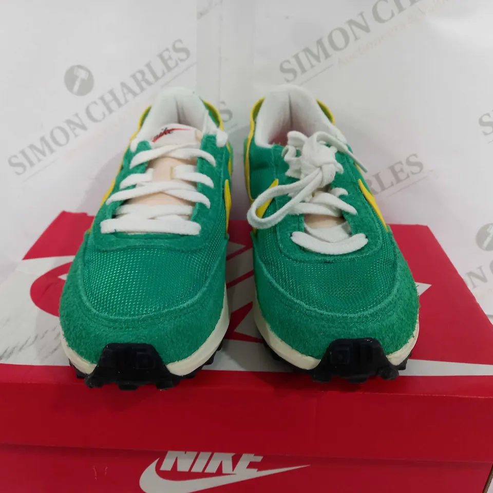 BOXED OF NIKE WAFFLE DEBUT VINTAGE WOMEN'S SHOES - STADIUM GREEN - UK 3