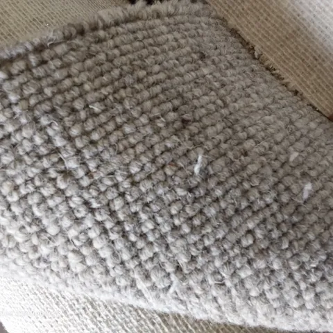 ROLL OF QUALITY CARPET APPROXIMATELY 5M Γ 2.69M