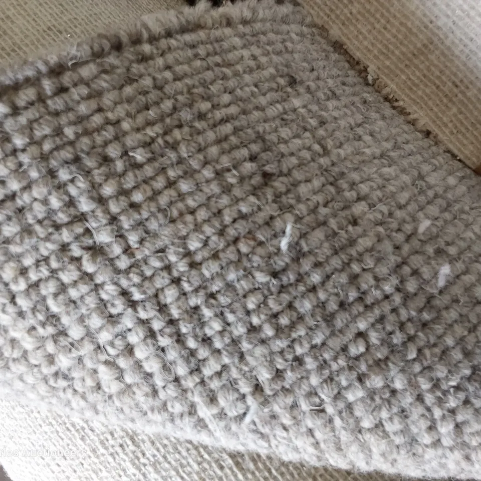 ROLL OF QUALITY CARPET APPROXIMATELY 5M × 2.69M