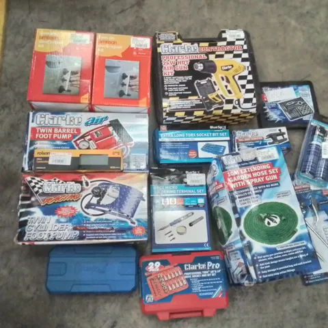 MIXED BOX OF TOOLS AND MACHINERY EQUIPMENT TO INCLUDE: CLARKE FOOT PUMPS, DENT REPAIR KITS, 10M EXTENDING HOSE PIPE, PROFESSIONAL HOT AIR GUN ETC.