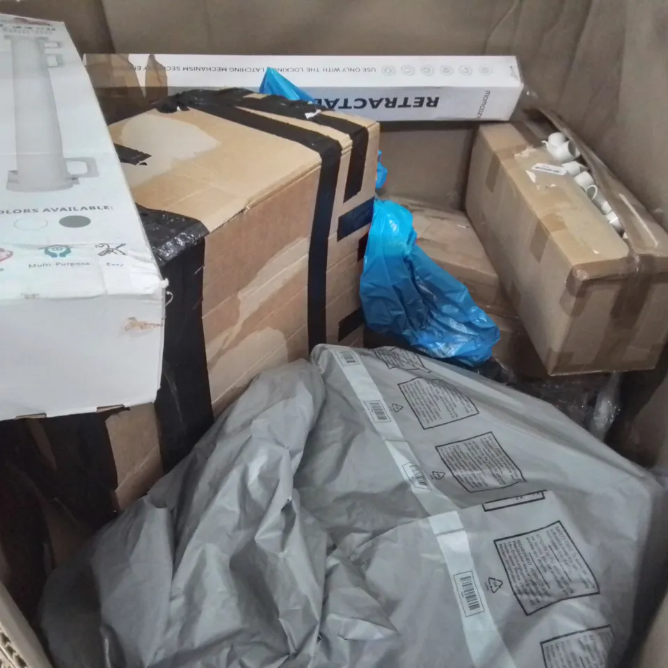 PALLET OF ASSORTED HOUSEHOLD ITEMS TO INCLUDE TRUNKING LUGGAGE CASE, RETRACTABLE SAFETY GATE AND TOILET SEAT