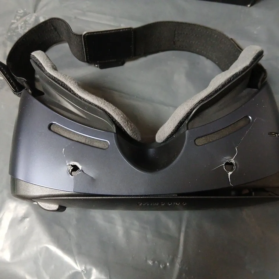 BOXED SAMSUNG GEAR VR 