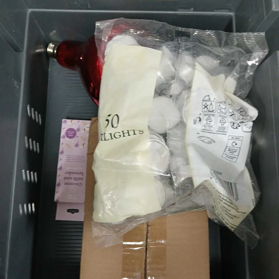 APPROXIMATELY 10 ASSORTED HOUSEHOLD ITEMS TO INCLUDE CANDLES & BULBS 