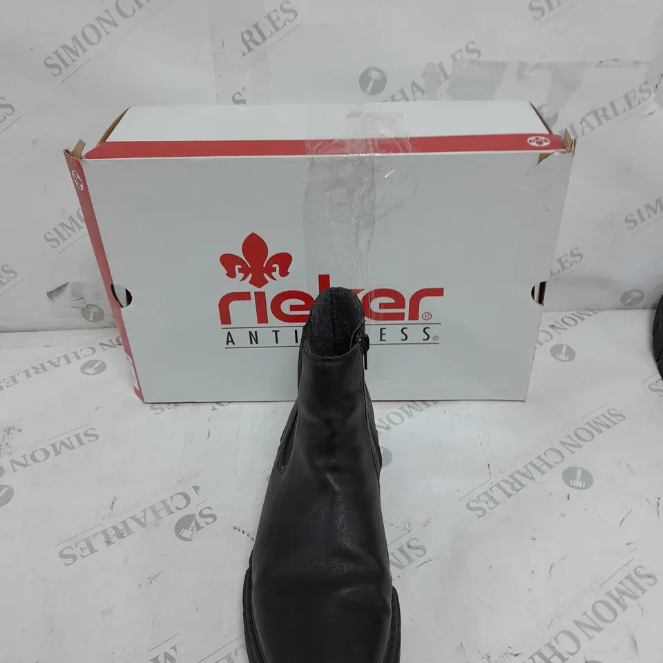 BOXED PAIR OF RIEKER CHUNKY ANKLE BOOTS IN BLACK SIZE 7.5 