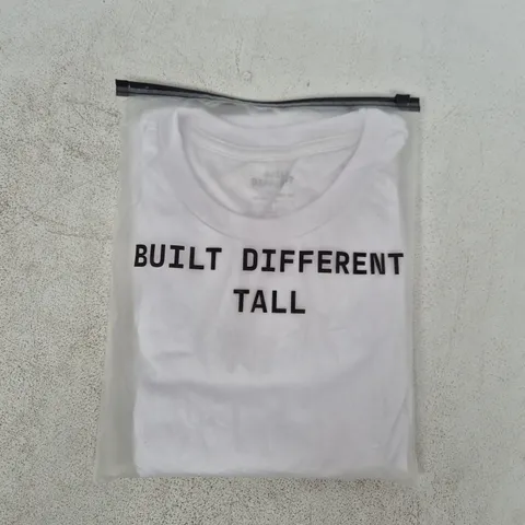 BAGGED BUILT DIFFERENT TALL SHORT SLEEVE T-SHIRT IN WHITE SIZE 2XL