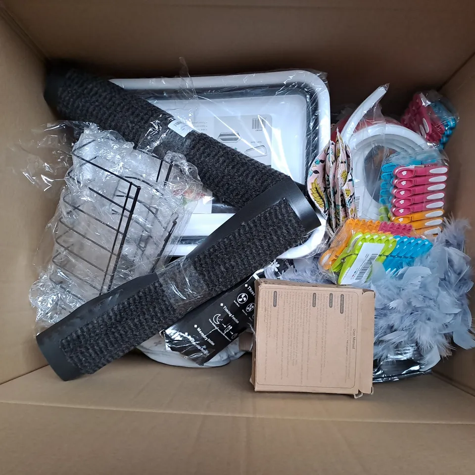 APPROXIMATELY 15 ASSORTED HOUSEHOLD PRODUCTS TO INCLUDE UVLED NAIL LAMP, USB DESK FAN, COLAPSIBLE BOWL, ETC