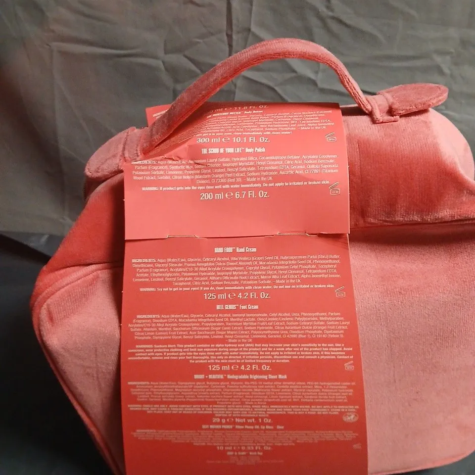 SOAP & GLORY THE GLAM-PACKED SHOWSTOPPER GIFT SET – PINK COSMETIC BAG