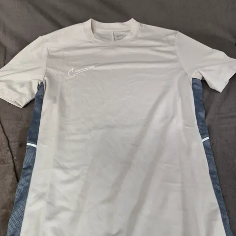 NIKE DRI-FIT T-SHIRT – SIZE S