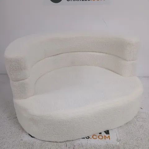 WHITE CURVED DOG SEAT