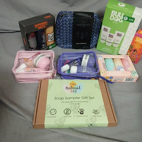 APPROXIMATELY EIGHT ASSORTED COSMETICS GIFT SETS TO INCLUDE; BULLDOG, TED BAKER, SOL DE JANIERO, THE NATURAL SPA AND SUPERDRY