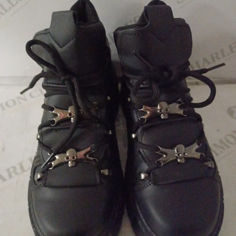 PAIR OF KOI WOMEN'S RIMO CORE CHUNKY BLACK TRAINERS SIZE 7
