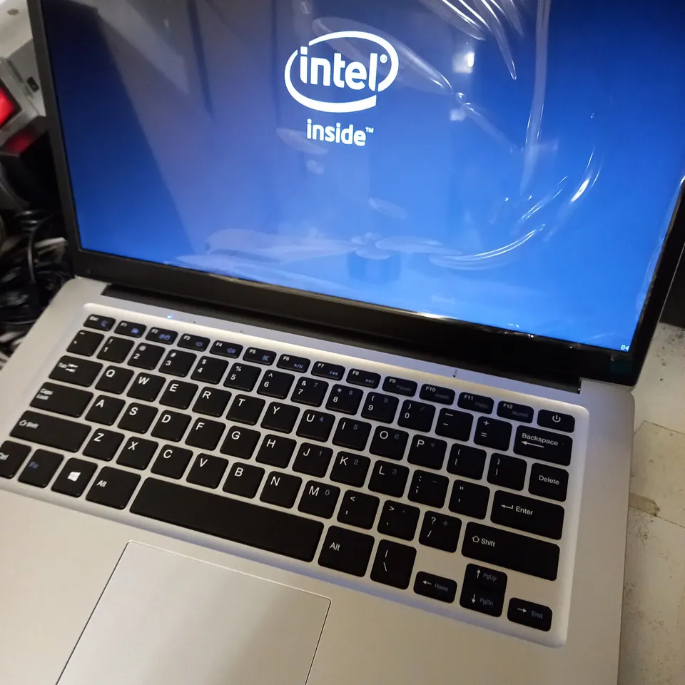 HEROBOOK LAPTOP COMPUTER APPROX. 15" SCREEN, SILVER 