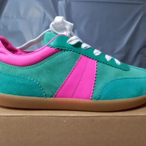 BOXED PAIR OF BODEN LACE UP TRAINERS IN GREEN/PINK - SIZE 37