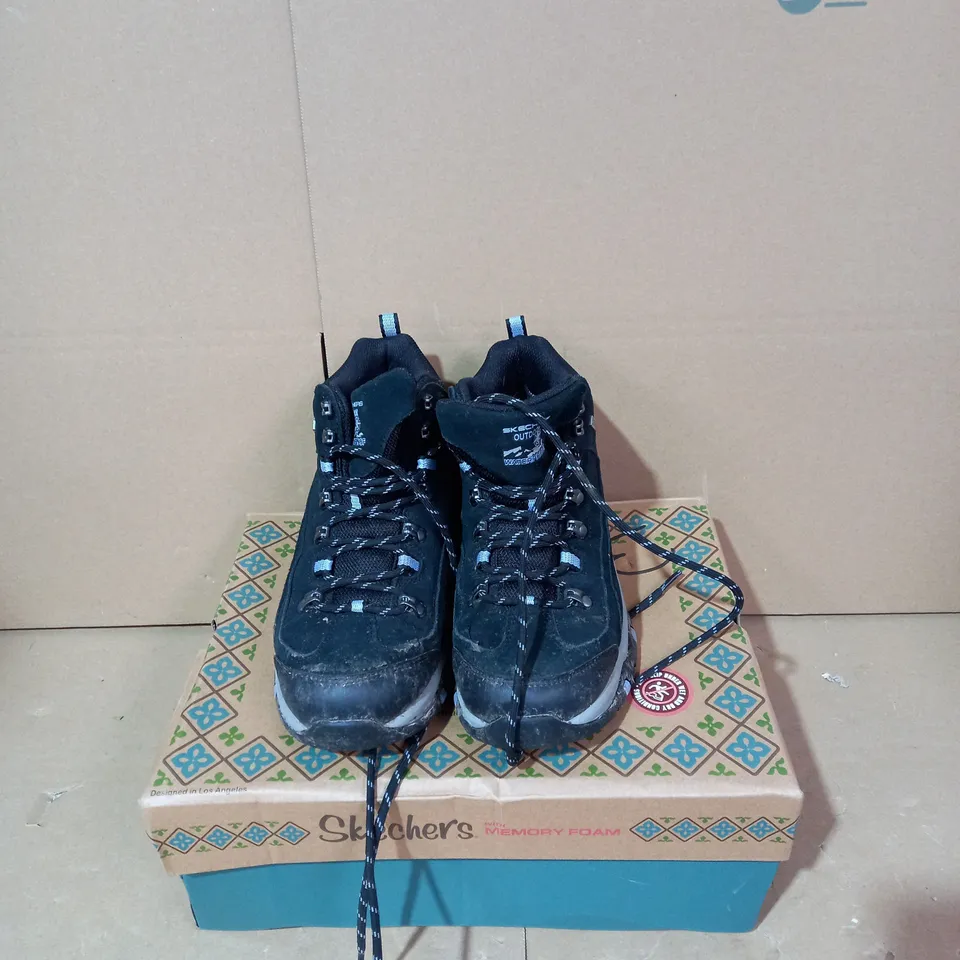 SKETCHERS MEMORY FOAM WATERPROOF SLIP-ON TRAINER/SHOE UK SIZE 4.5