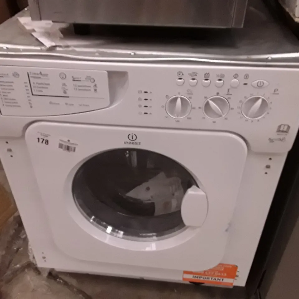 FREESTANDING INDESIT WASHING MACHINE 