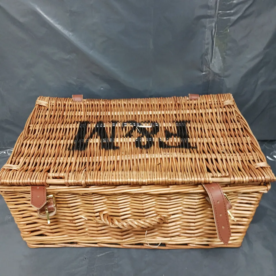 F&M WICKER HAMPER BASKET 