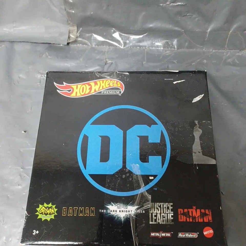 HOT WHEELS PREMIUM DC BATMAN CAR SET