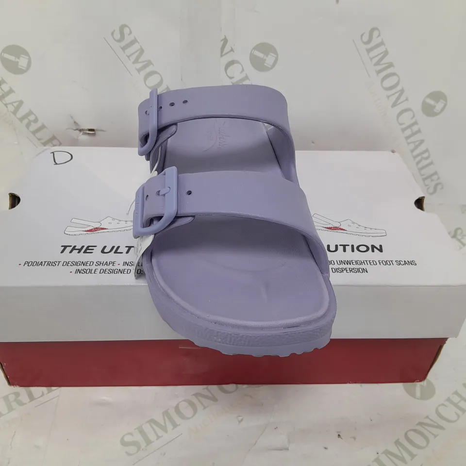 BOXED PAIR OF SKECHERS ARCH FIT FOAMIES SLIDE SANDALS IN LAVENDER SIZE 7