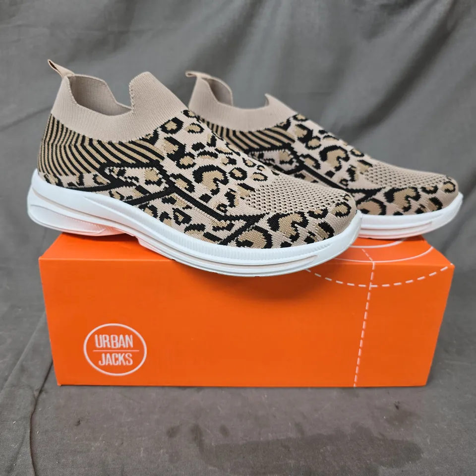 BOXED URBAN JACKS SLIP-IN SHOES IN LEOPARD PRINT SIZE 7