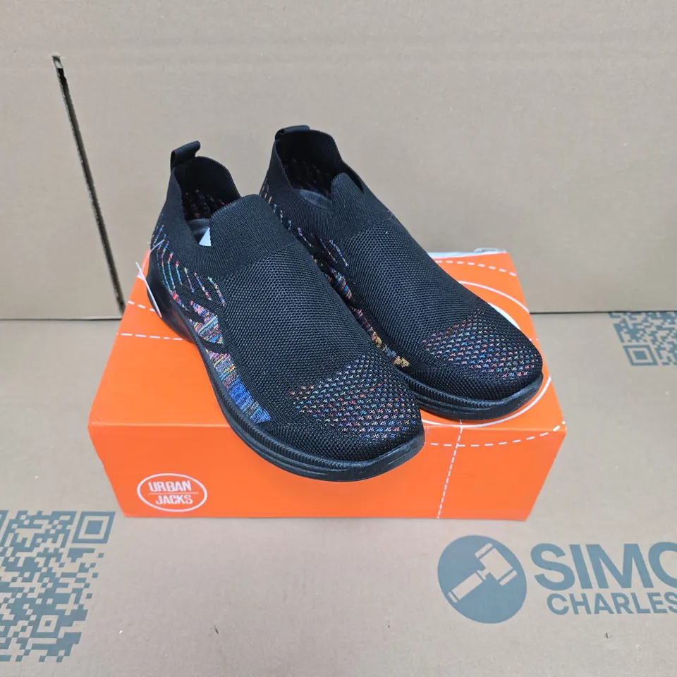 Urban Jacks Slip-On Sneakers – Black, UK 5