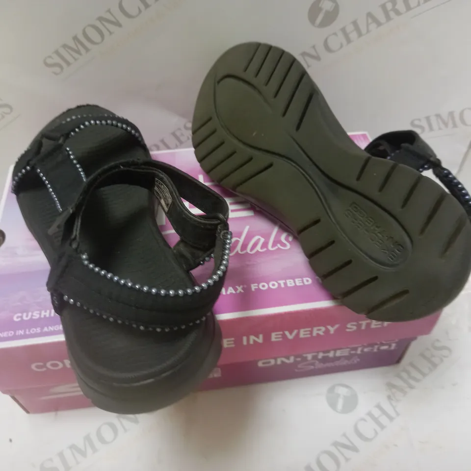 BOXED SKETCHERS ON THE GO BLACK SANDLES - SIZE 4