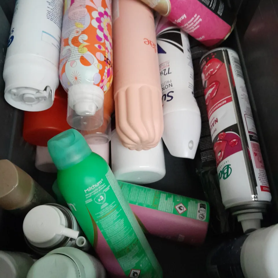 BOX OF APPROXIMATELY 15 AEROSOLS - TO INCLUDE DOVE - VODUZ - / COLLECTION ONLY 