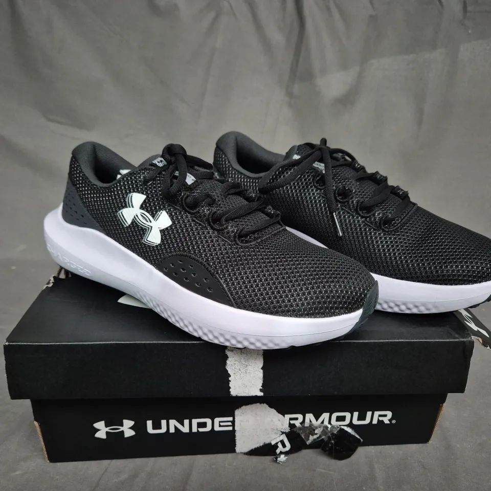 BOXED PAIR OF UNDER ARMOUR CHARGED SURGE 4 TRAINERS - UK SIZE 8