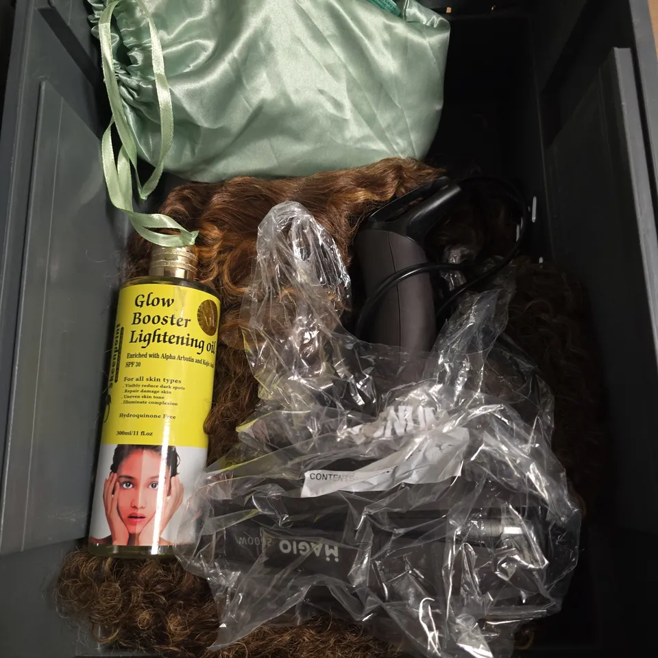 APPROXIMATELY 15 ASSORTED HEALTH & BEAUTY PRODUCTS TO INCLUDE SD DIAMOND ACNE BODY LOTION, SANITARY PADS, BRIGHTEN MY DAY MOISTURISER ETC - COLLECTION ONLY