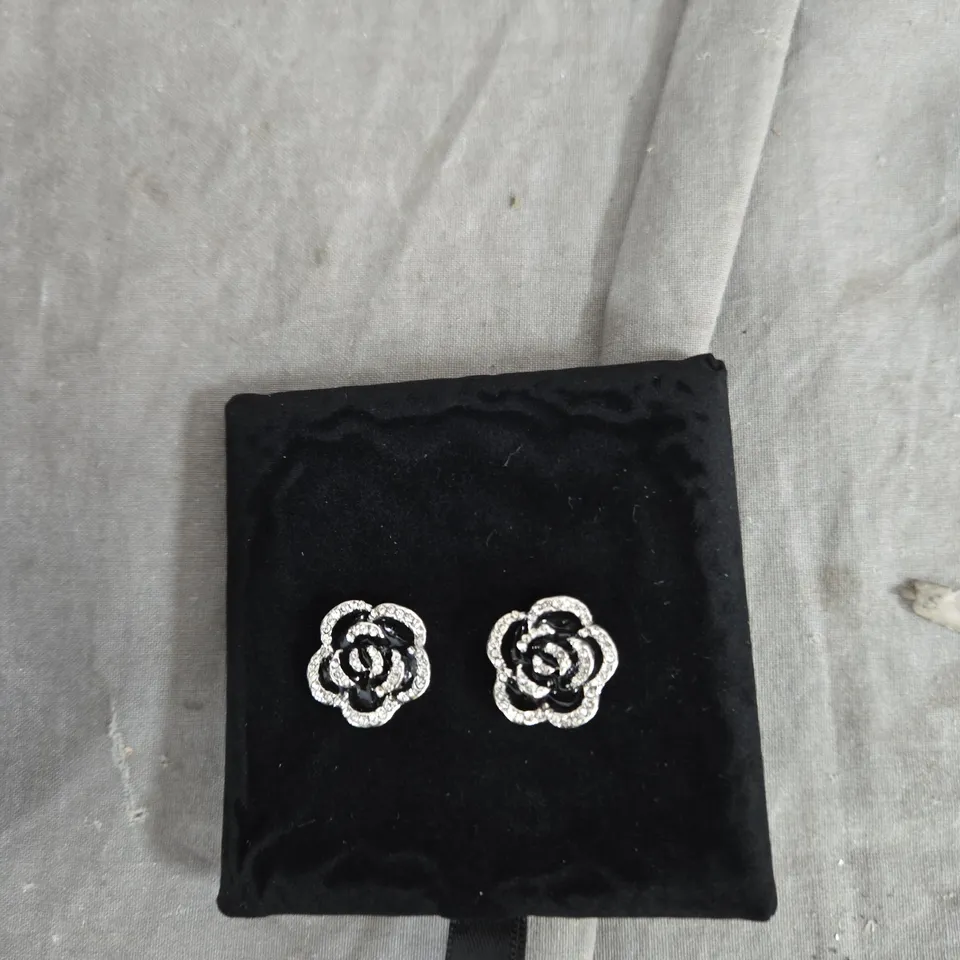 BUTLER & WILSON FLOWER CRYSTAL EARRINGS – SILVER-TONE, IN BLUE GIFT BOX