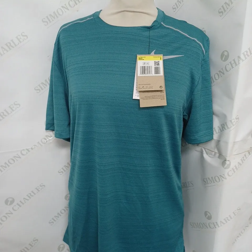 NIKE RUNNING TSHIRT IN GREEN SIZE M