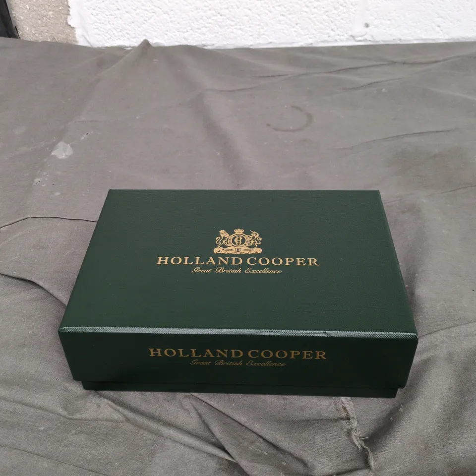HOLLAND COOPER BLACK CROCODILE STYLE KNIGHTSBRIDGE PHONE POUCH ONE SIZE, IN GREEN BOX