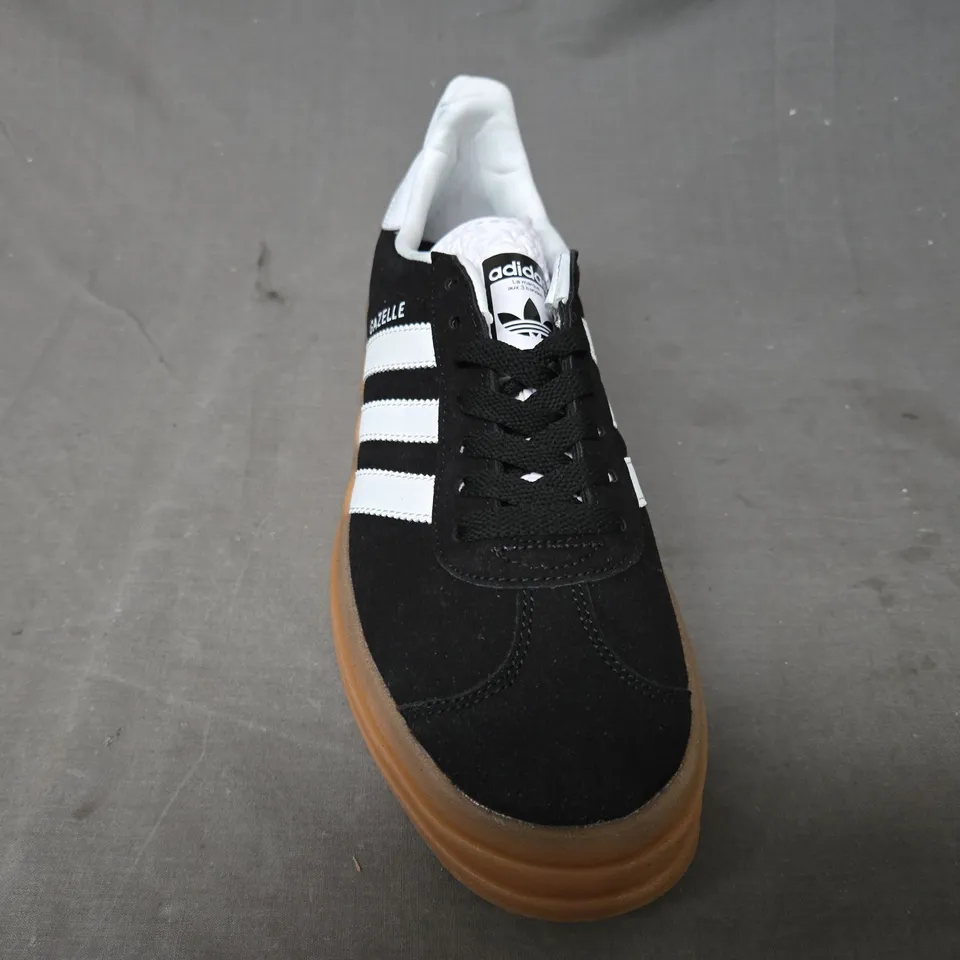 PAIR OF ADIDAS GAZELLE SHOES IN BLACK/WHITE UK SIZE 6.5