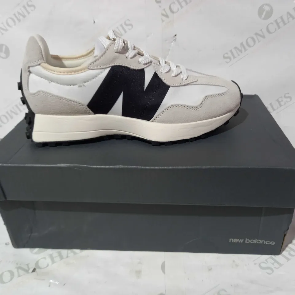 BOXED PAIR OF NEW BALANCE TRAINERS IN WHITE/CREAM/BLACK EU SIZE 38