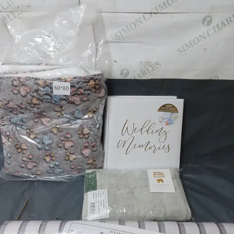 APPROXIMATELY 20 ASSORTED HOUSEHOLD ITEMS TO INCLUDE TOWELS, BEDDING AND WALLPAPER
