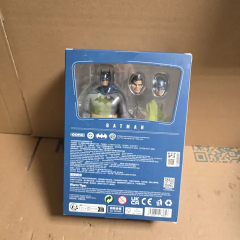 BATMAN HUSH COLLECTIBLE ACTION FIGURE – BOXED