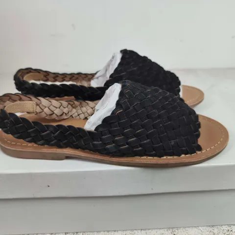 BOXED PAIR OF WOMEN'S WOVEN-STRAP SANDALS – BLACK & BEIGE- UK SIZE 3