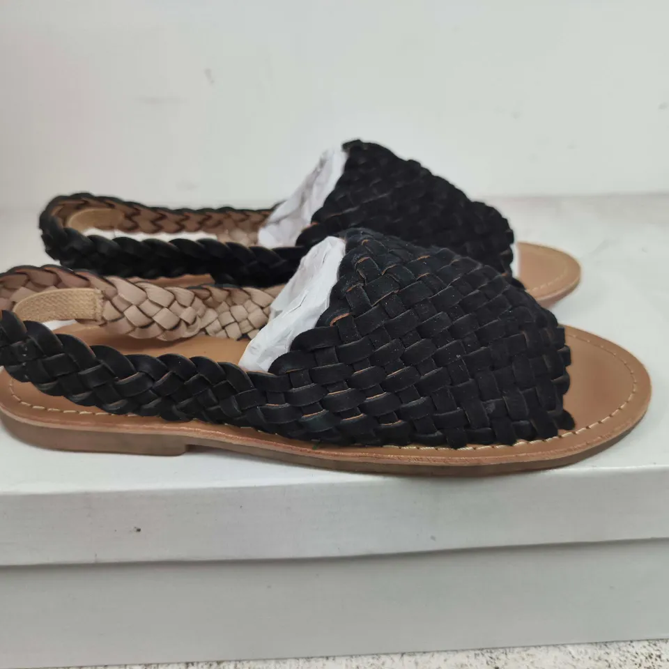 BOXED PAIR OF WOMEN'S WOVEN-STRAP SANDALS – BLACK & BEIGE- UK SIZE 3