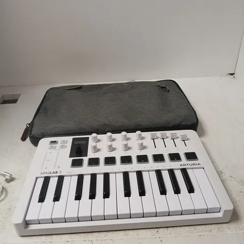 ARTURIA MINILAB 3 MIDI CONTROLLER KEYBOARD