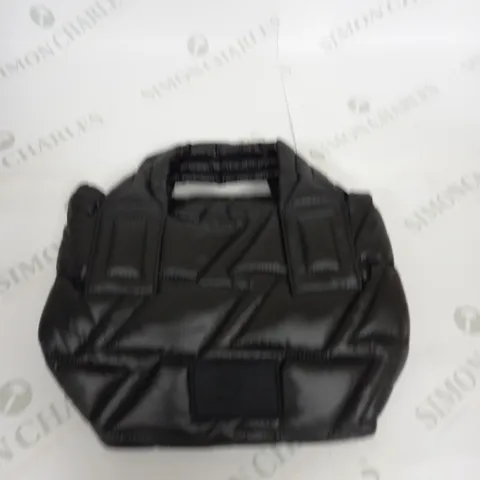 GYMSHARK PADDED HANDBAG