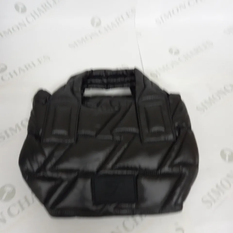 GYMSHARK PADDED HANDBAG