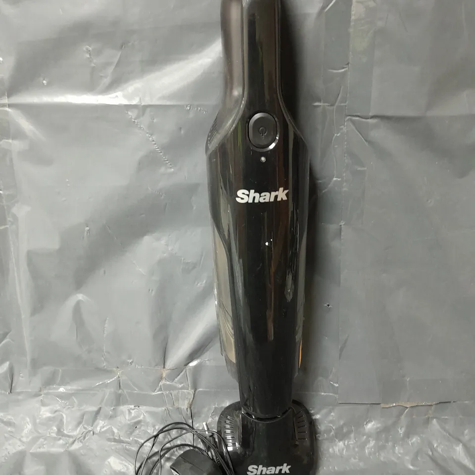 SHARK CH950UKT CORDLESS HANDHELD VAC RRP £79